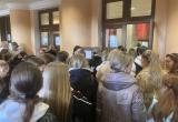 Так выглядело фойе Вологодского ТЮЗа перед входом на контроль несколько дней назад.