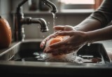 - Моя вода будет здесь, а вы мойтесь, как хотите, - свекровь решила занять ванну святой водой