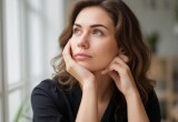 Коллега мужа стала ухаживать за ним, потому что считала его завидным женихом 