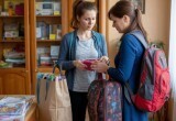 – Вот и собрали Петеньку в школу! – объявила свекровь, занося в квартиру пакеты с вещами и огромный рюкзак