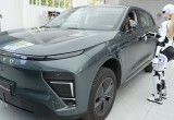 Китайцы создали робота, который открывает сам двери автомобиля