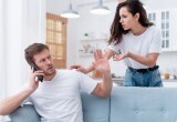 Во время ссоры с мужем в испуге схватилась за нож. Свекровь узнала об этом и теперь требует выставить меня из дома