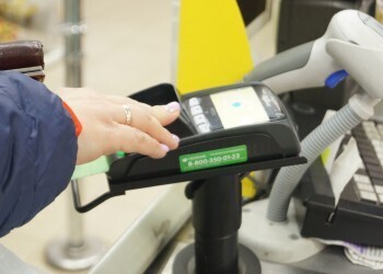 Как вы считаете стоит ли совсем отменять бумажные деньги?