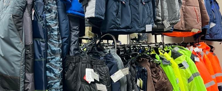 Безопасность и комфорт в осенне-зимний период: сезонные новинки спецодежды и обуви для профессионалов