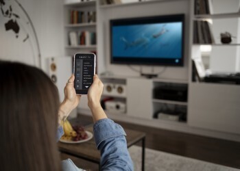 Эти три прибора надо выключать из розетки, они пожирают энергию.