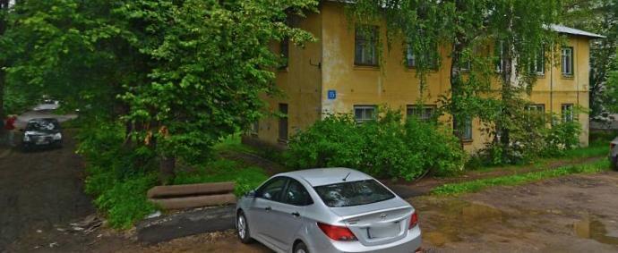 Лица без определенного места жительства превратили один из домов Вологды в ночлежку