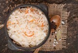 Время – квасить! Диетолог раскрыла секреты квашения капусты.