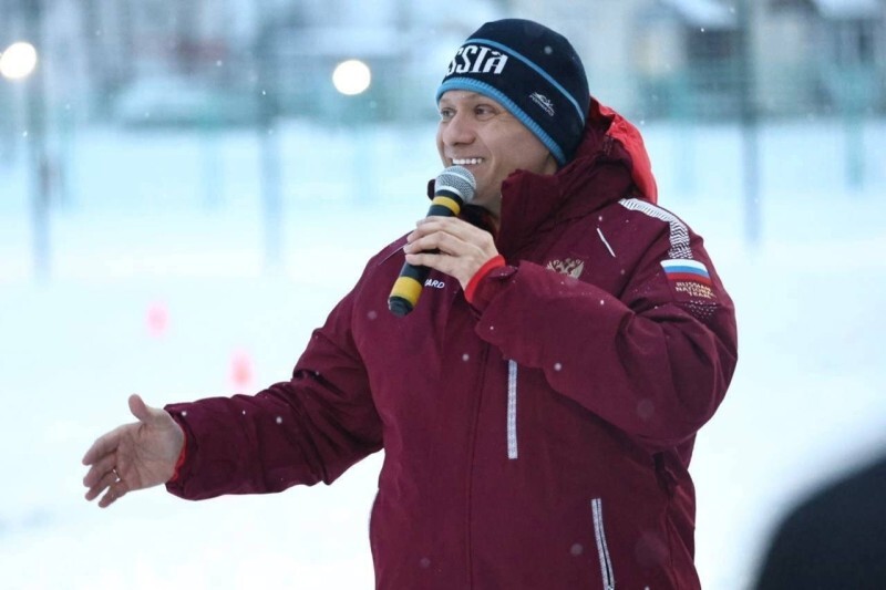 В Бабаеве открыли новый стадион с современным футбольным полем и беговыми дорожками