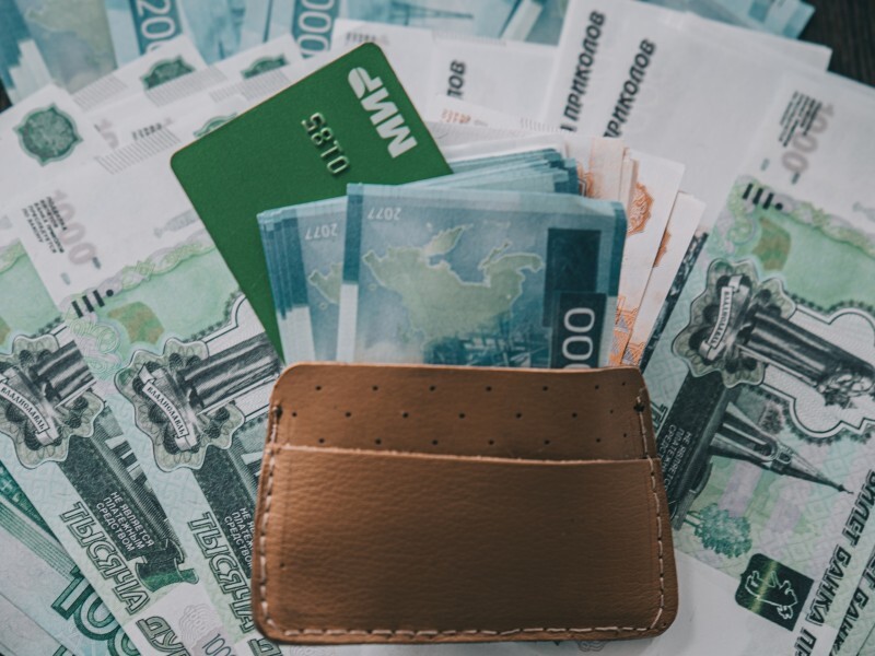 Российские кошельки потяжелеют: доходы вырастут, пенсии взлетят, детские пособия порадуют рекордами в 2026 году!