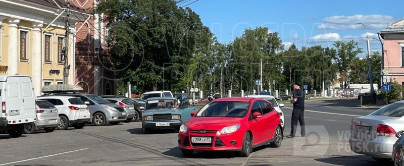 Переворот в автопарке России: 20-летние машины теснят новинки на рынке