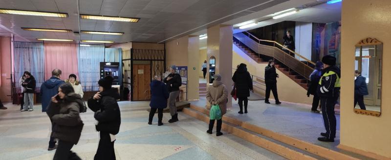 Одна из школ эвакуирована из-за угрозы взрыва