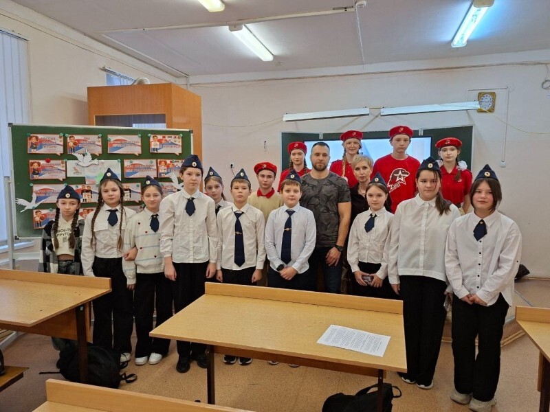 Встреча с героем: в школе № 24 Вологды чествовали ветерана боевых действий