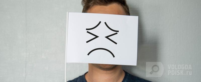 В Роспотребнадзоре объяснили, почему нельзя лечить насморк луком и чесноком