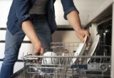 Кухонный помощник тоже нуждается в заботе: как правильно вымыть посудомоечную машину