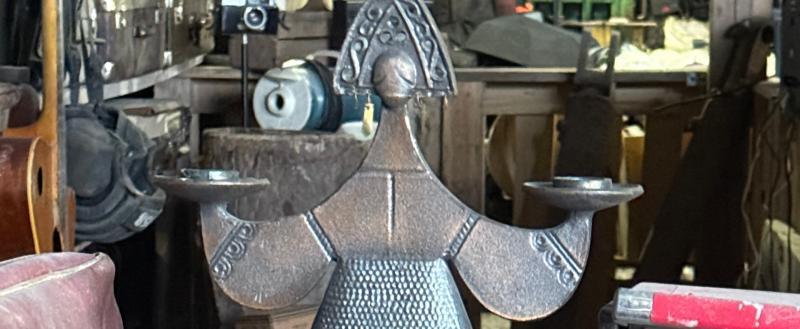 В Череповце на сортировке мусора обнаружили уникальный «олимпийский» подсвечник