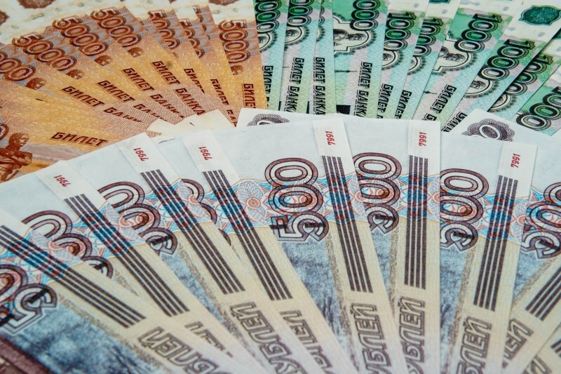 Пенсионеры, инвалиды и работники опасных профессий: кого ждет прибавка с февраля?