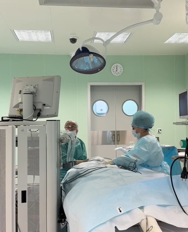 В "Остмедконсалт" показали, как выглядит пациентка спустя 6 месяцев после омолаживающего комплекса