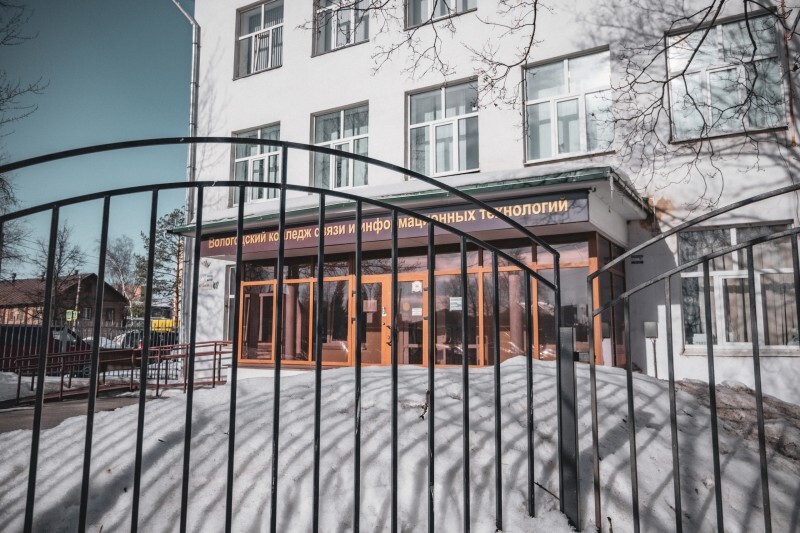 Платные места в вузах России резко сократили