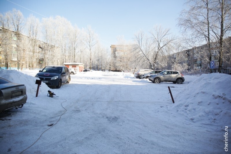 В Череповце разгорелась война парковок между старыми и новыми жильцами дома