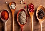 Нормализуют работу кишечника: ученые назвали специи, которые нужно добавить в весенний рацион