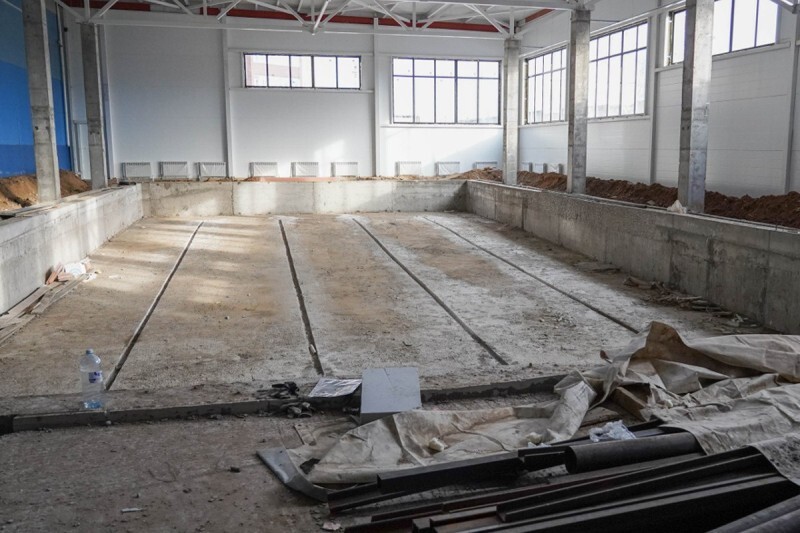 Новый 25-метровый бассейн на Петрозаводской получил бетонную чашу