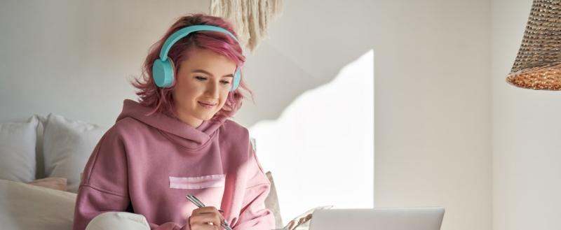 Молодежь стала тратить на онлайн-обучение в 6 раз больше времени 