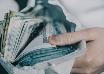 «Конвертик» на неделе: знаем, кому звезды подкинут денег с 27 апреля по 4 мая