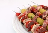Можно забыть про уксус: рецепт тропического маринада для шашлыка &mdash; мясо будет таять во рту