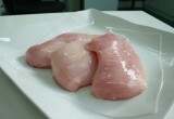 Как мариновать курицу, чтобы мясо таяло во рту: маринад подойдет и для углей, и для духовки