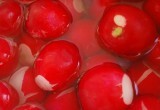 Маринуем редис в особой заправке &mdash; получается шедевр: хрустящая закуска за 30 минут