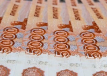 Большинство школьников ждут от родителей от 100 тысяч рублей в подарок за окончание школы