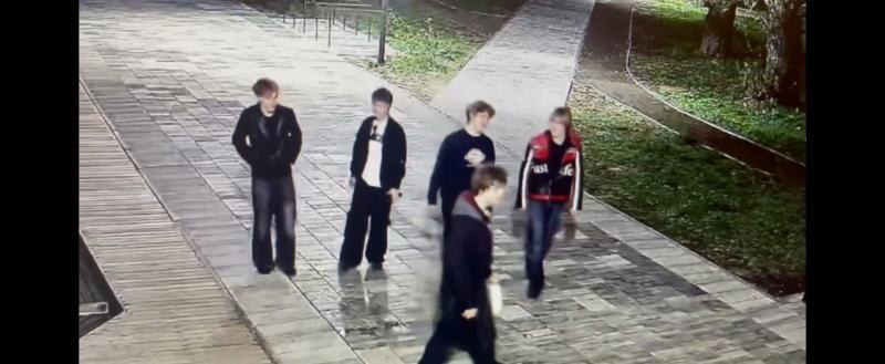 В Вологде нашли подростков, которые украли деньги из забытой на скамейке сумки