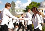 В Вологде выпускники традиционно станцевали вальс