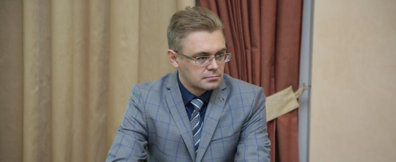 Фото: https://okuvshinnikov.ru/press/foto/v_vologde_predstavili_novogo_predsedatelya_arbitrazhnogo_suda_oblasti/
