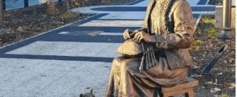 Русская или европейская?: в Вологде обсуждают образ новой «Кружевницы» на улице Мира