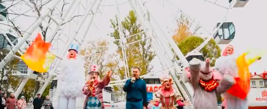 Более 2 тысяч вологжан посетили новое колесо обозрения в парке Ветеранов в первый день его работы