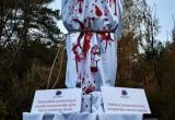 В Словакии накрыли брезентом с красными пятнами недавно установленный памятник маршалу Коневу