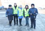 Вологодские инспектора ГИБДД поздравили водителей с Днем защитника Отечества
