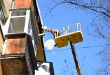 В Вологде активно чистят крыши от снега и наледи (ФОТО) 