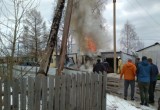 Два гаража вместе с автомобилями сгорели одновременно в Вологодской области (ФОТО) 