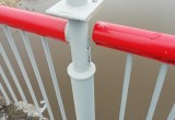Недавно отремонтированный Красный мост вызывает чувство страха