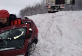 Несколько автомобилей улетели в кювет на трассе "Вологда-Медвежьегорск" (ФОТО) 