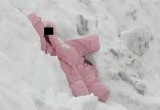 21-летняя молодая мать удавила свою малышку и выбросила трупик в снег (ФОТО 18+)