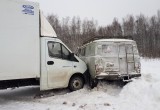 Пустую дорогу в Вологодской области не поделили УАЗ и Газель (ФОТО) 
