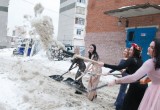 Красивые и нарядные россиянки в канун 8 марта взяли в руки лопаты (ФОТО)