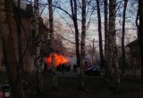 Грандиозный пожар на Клубова в Вологде: горели хозпостройки
