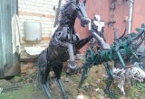 Динозавр и конь из автохлама: удивительные скульптуры создает сварщик из Кириллова (ФОТО)