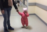 2-летнюю Василису, спасенную в Тарногском районе, выписали из больницы