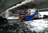  В Череповце слишком большая фура не смогла проехать под мостом (ВИДЕО)