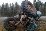 В Устюженском районе Ленд Крузер и трактор не поделили дорогу